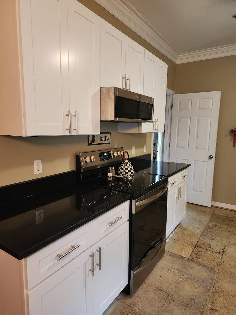 Granite countertop installed in kitchen by J&C Granite & Quartz